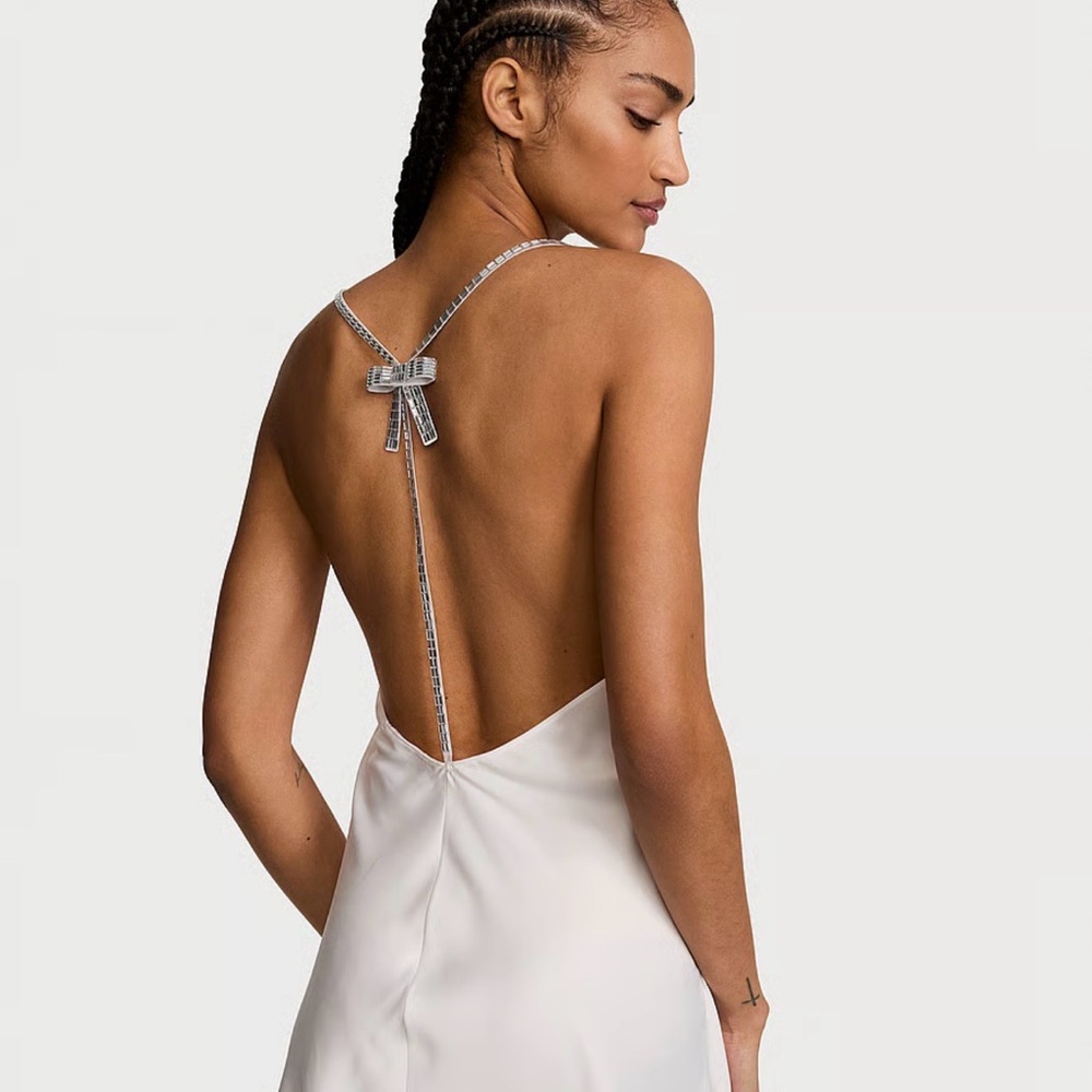 Victoria’s Secret VERY SEXY
Crystal Bow Satin Mini Slip Size S